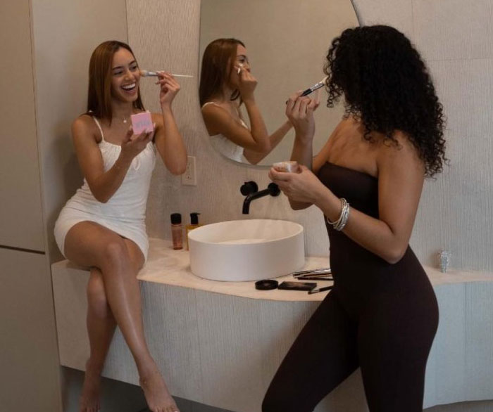 eCosmetics: Best Practices For Using Social Media To Build Strong Relationships With E-commerce Customers